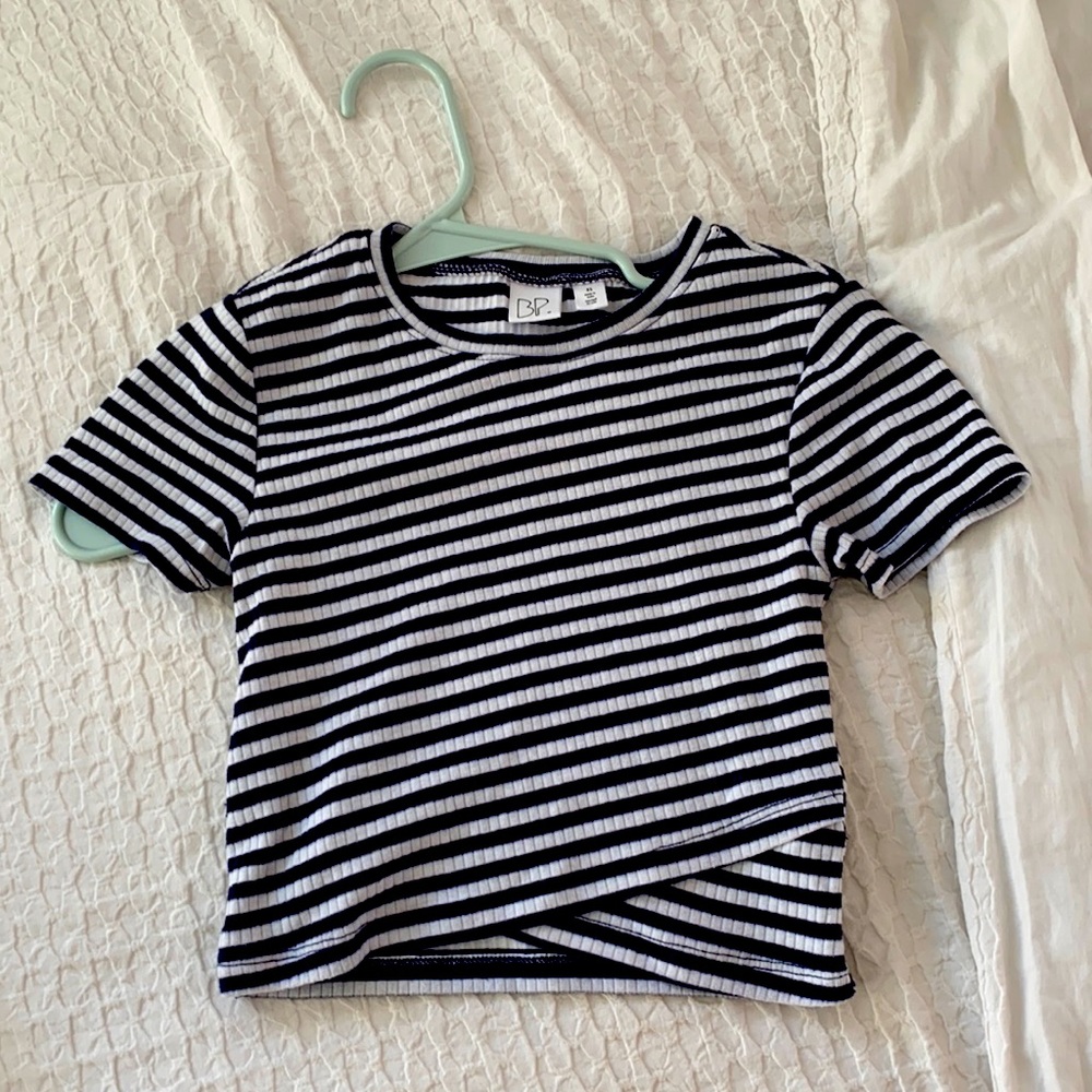 Crop top - Picture 2 of 5